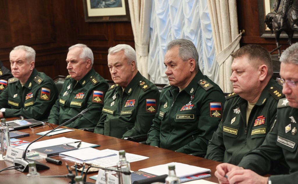 Фото 44 — Министр обороны отставился после скандала